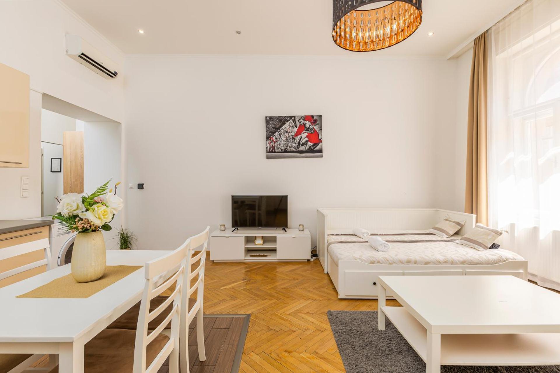 Real Apartments Revay Budapest Bagian luar foto
